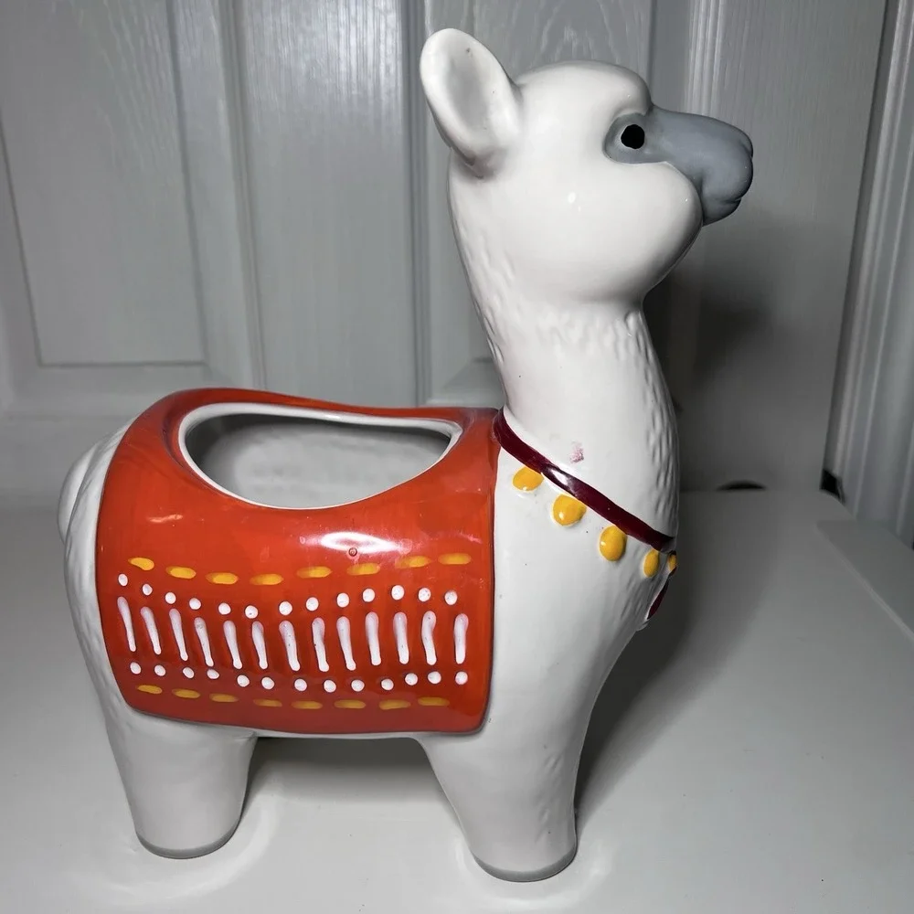 Ceramic Llama Planter Orange Blanket‎ 11